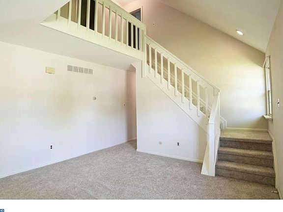 2nd image of 11 Carousel Ct