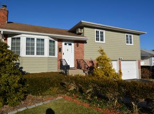 5 Estate Rd, Smithtown, NY 11787