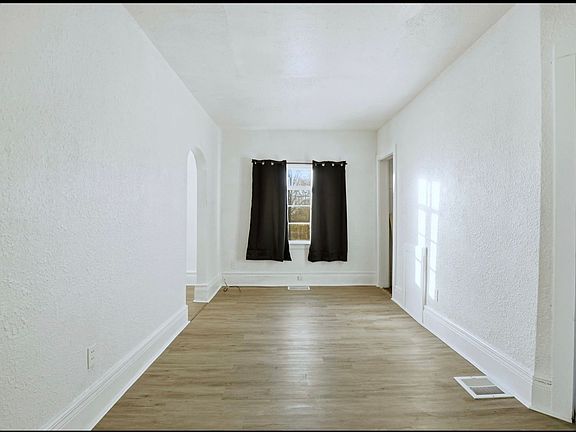 4th image of 2323 S Washington Ave