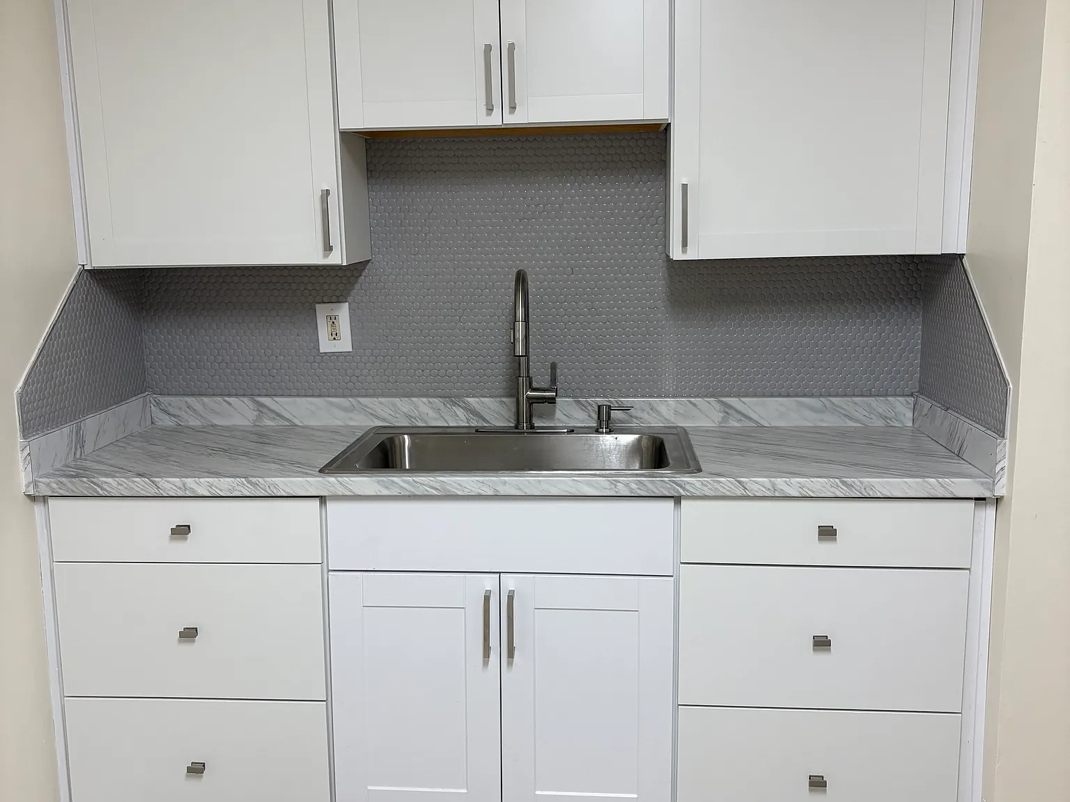 3 bed, 768 sqft, $1,095 — Photo 2