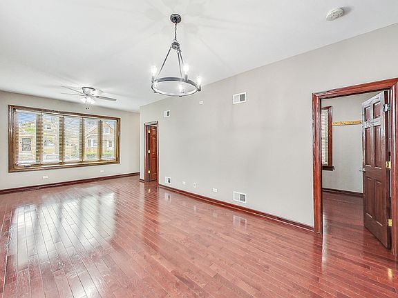 5th image of 4947 S Komensky Ave