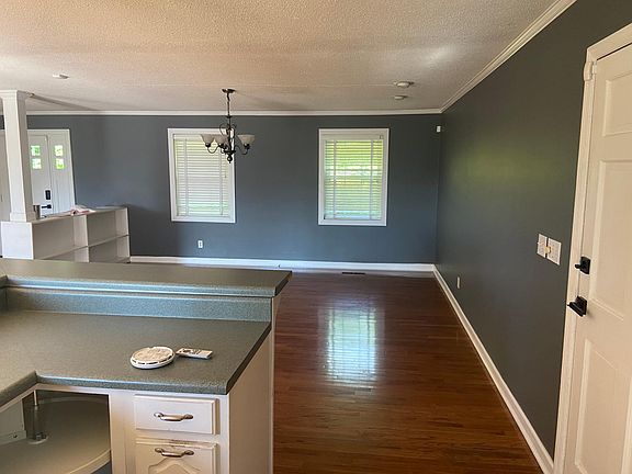 3rd image of 3401 Creek Cir