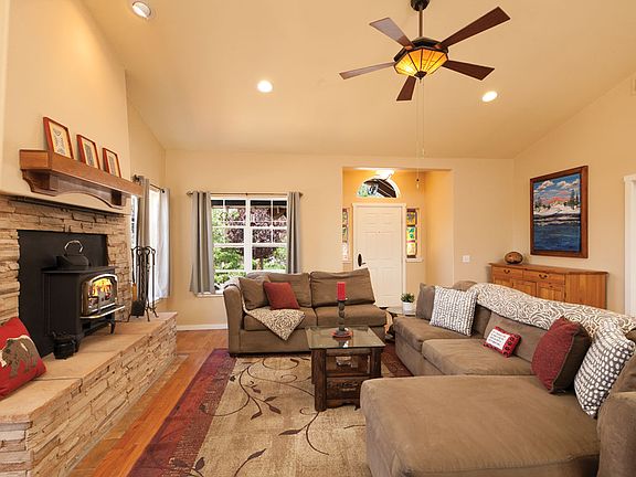 4th image of 223 Pine Ln