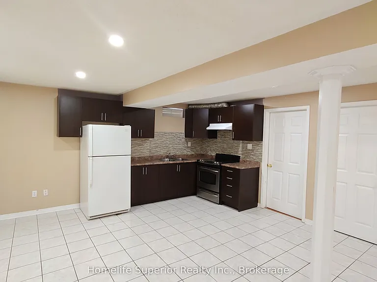 17 Summerfield Cres — Photo 6