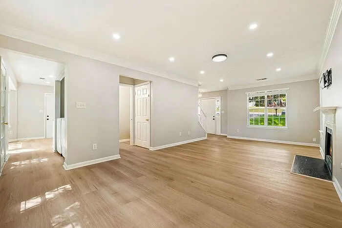 3 bed, 2.5 bath, 2376 sqft, $2,500 — Photo 3