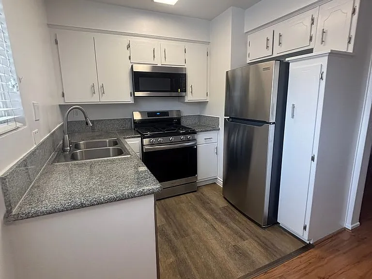 817 S. St. Andrews Pl — Photo 6