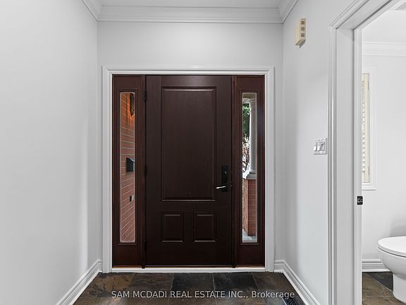 4th image of 964 Queen St W