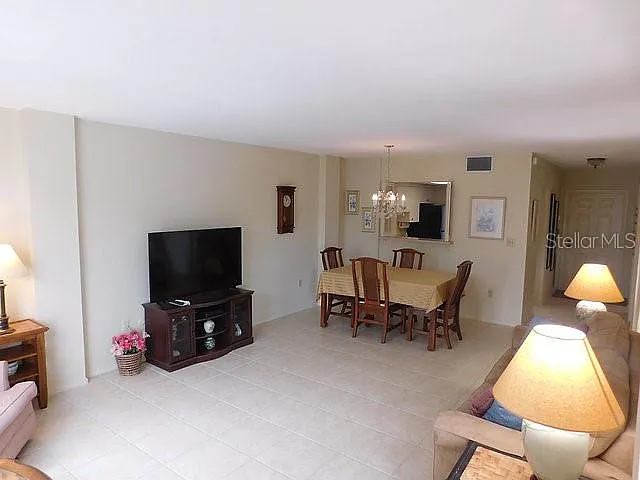 1 bed, 1.5 bath, 855 sqft, $4,500 — Photo 4