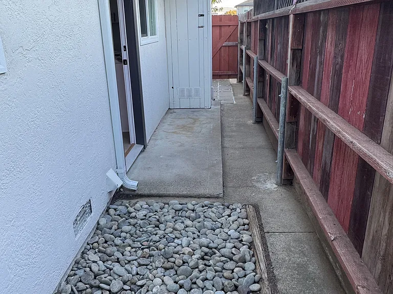 1466 Locust St — Photo 12