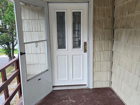 3rd image of 502 W Lake Dr