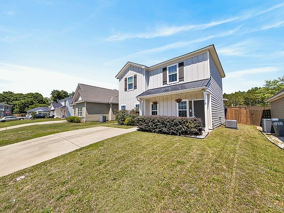 2nd image of 5 Vineyard Dr