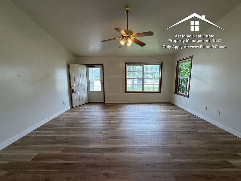 469471 Law Ct — Photo 6