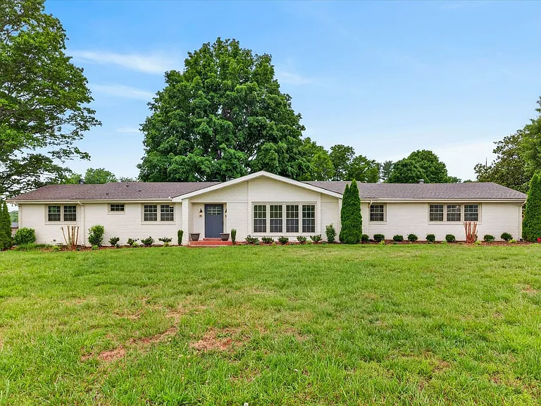 306 Locust Rd — Photo 1