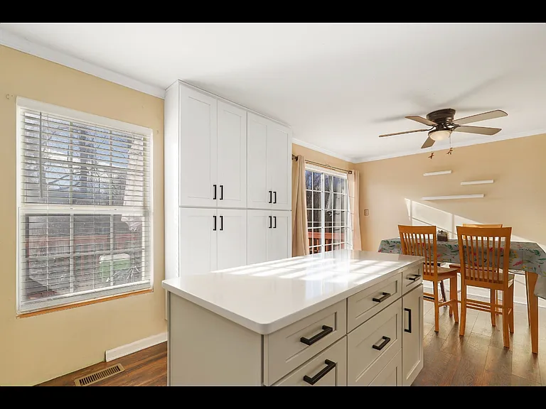 507 Stafford Glen Ct — Photo 6