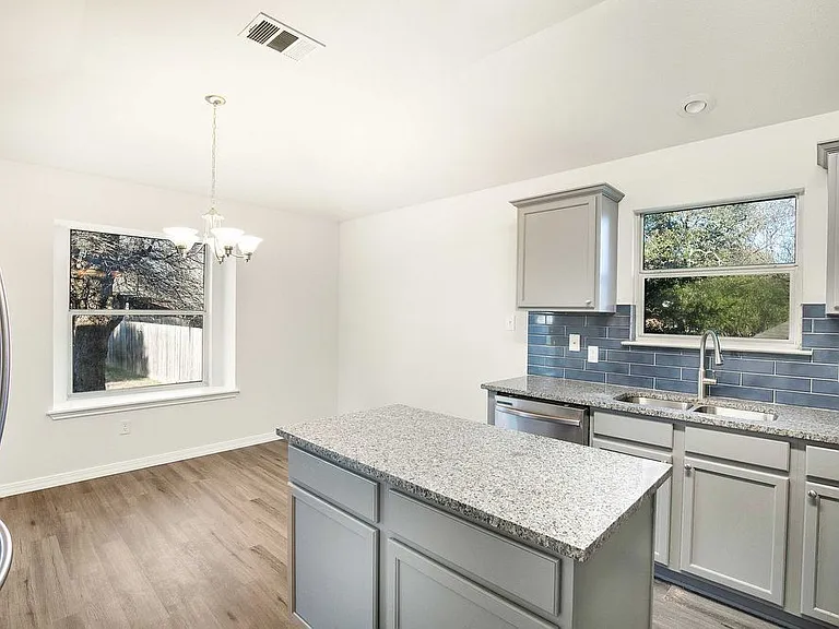 3310 Blue Ridge Dr — Photo 15