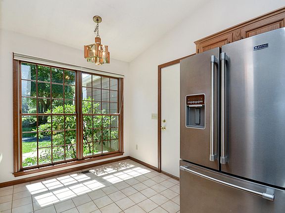 5th image of 2386 Wildemere St