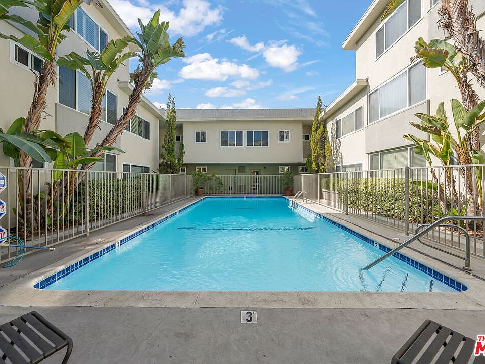 1st image of 1525 N Hayworth Ave APT 302