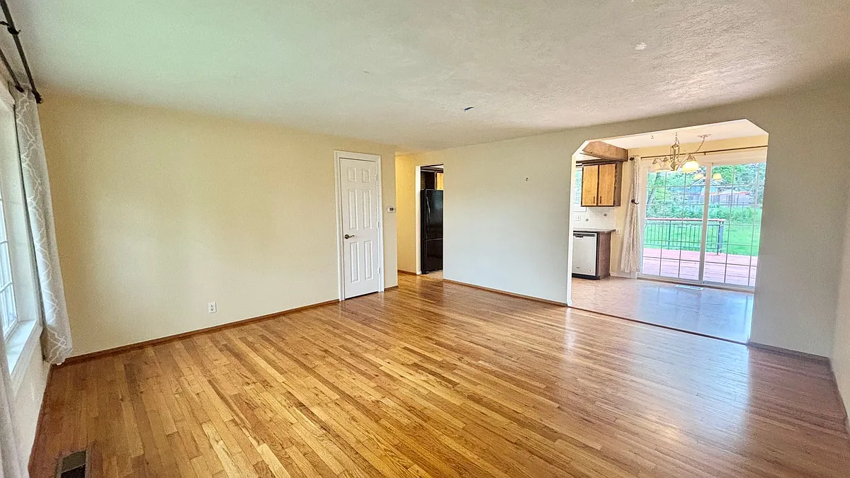 Building Photo - 15041 SE Millmain Dr