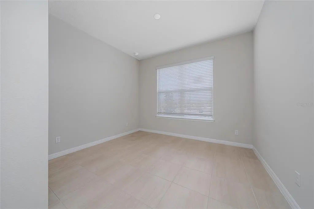 5 bed, 3.0 bath, 2386 sqft, $2,600 — Photo 4