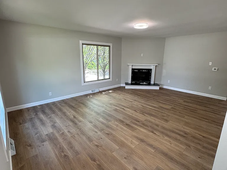 805 Center St — Photo 2