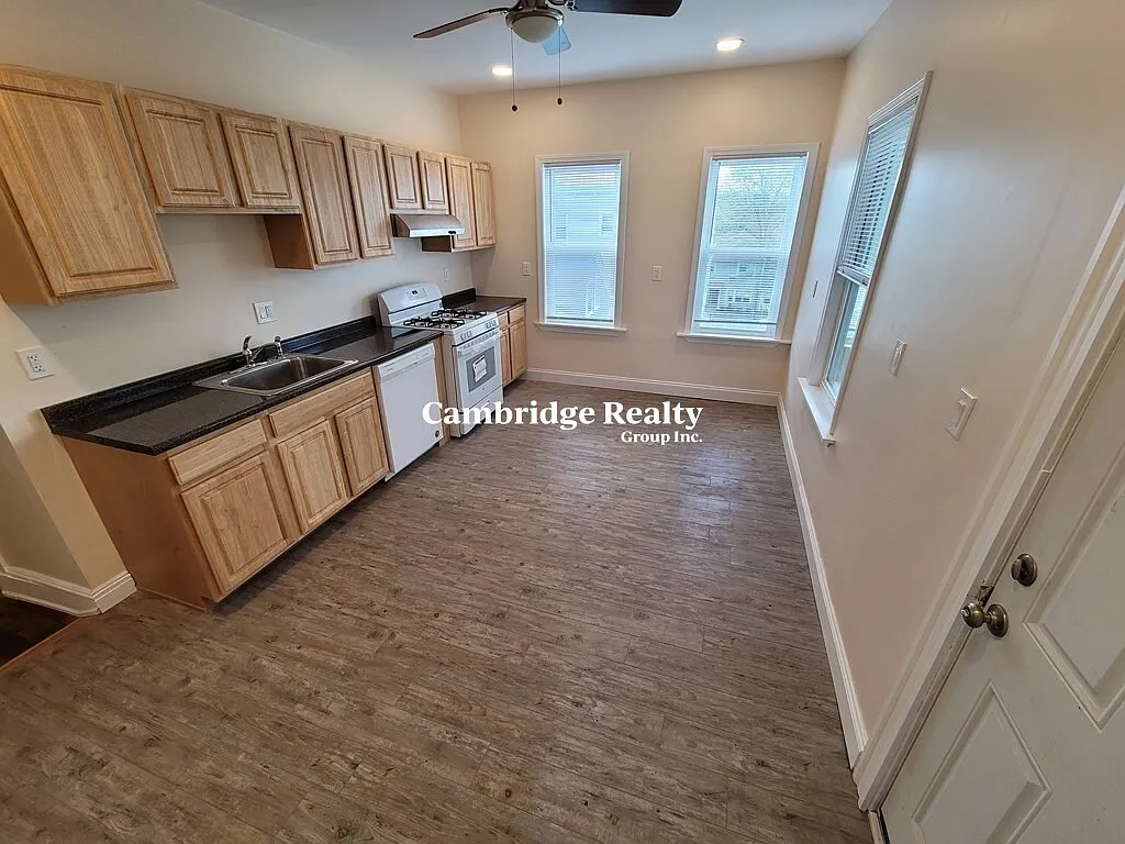 Building Photo - 175 River St #3T