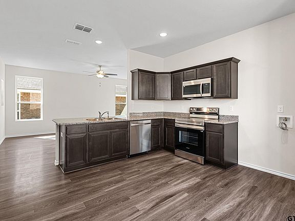 5th image of 141 Blue Bird Ln