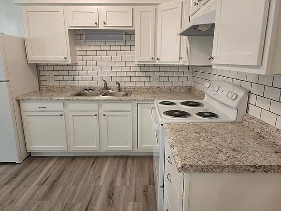 2nd image of 403 N Locust St #8