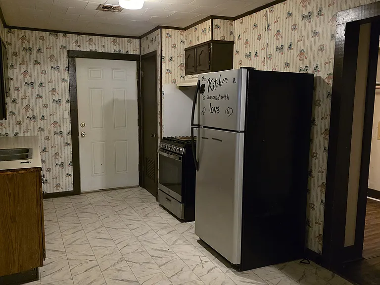151 Hollywood Dr — Photo 4