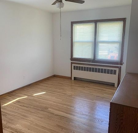 5th image of 910 Essex Ave