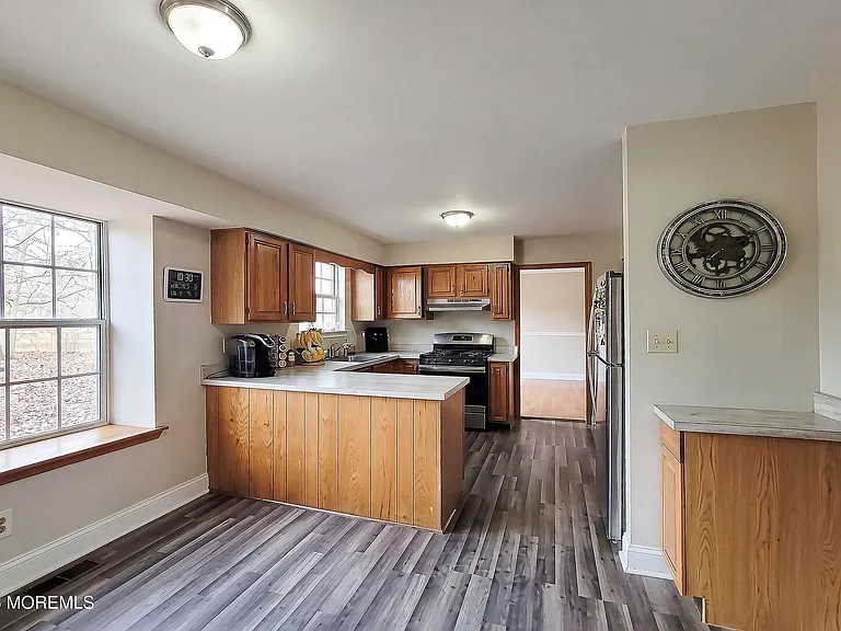 1 Broadmoor Dr — Photo 3