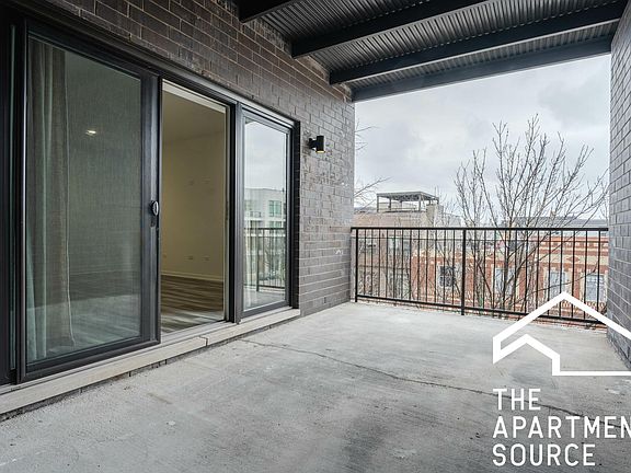 4th image of 2535 W Fullerton Ave #203