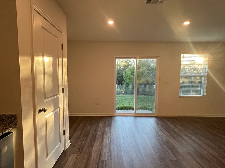 4154 Challenger Blvd — Photo 2