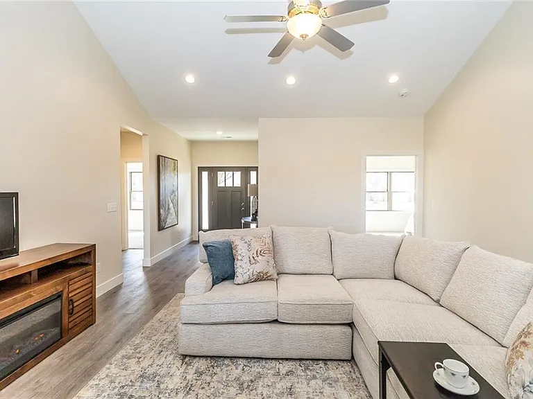 1025 Baker Rd — Photo 13