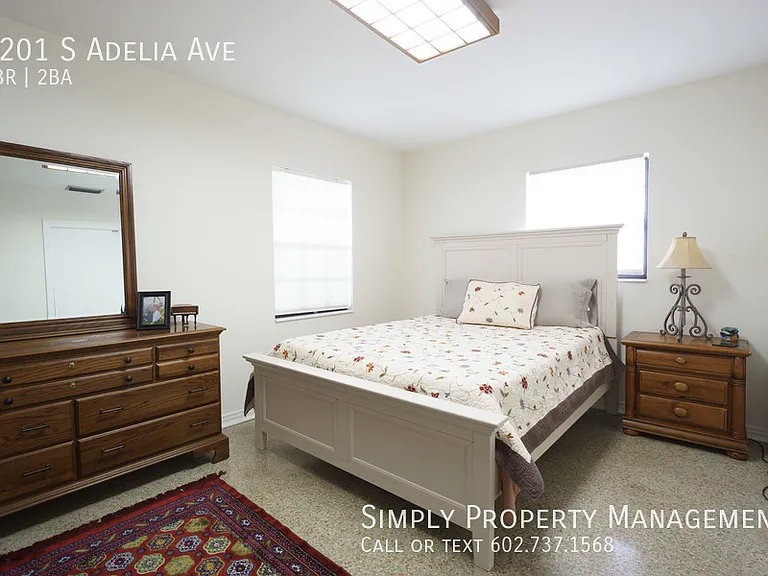6201 S Adelia Ave — Photo 32