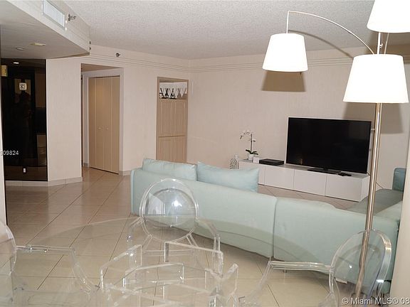 4th image of 1000 Island Blvd #406