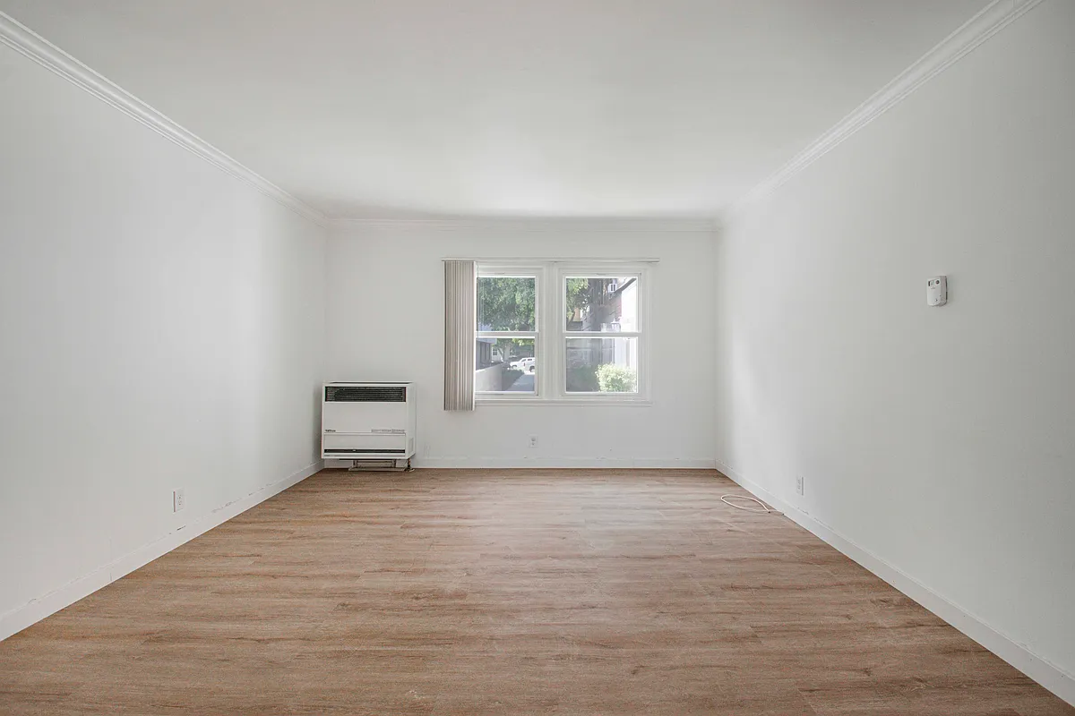 Building Photo - 5867.5 W 88th St #5867.5