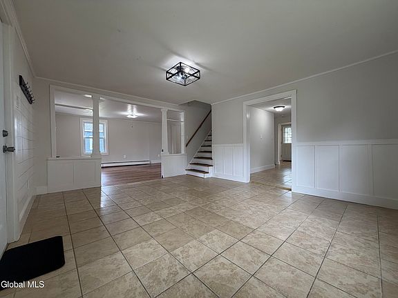 4th image of 591 Lower Oak Street