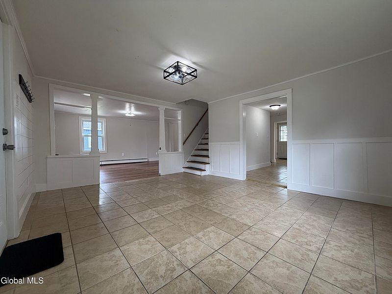 4th image of 591 Lower Oak Street