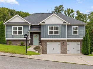 7419 Pfizer Dr, Ooltewah, TN 37363