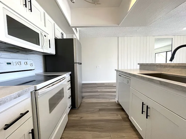 1655 E Palm Canyon Dr #408 — Photo 7