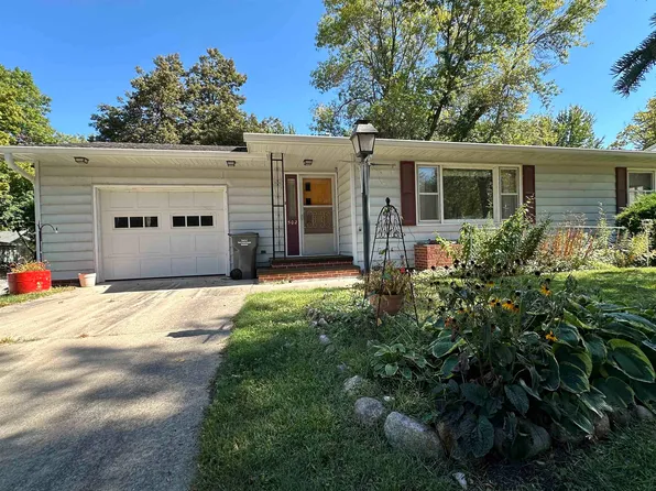 502 S Okoboji Grove Rd, Arnolds Park, IA 51331