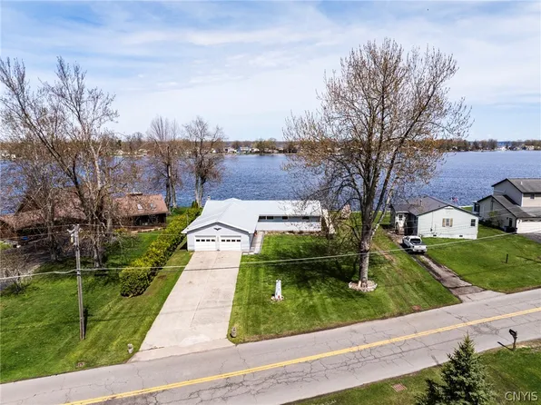 9092 Beach Rd, Brewerton, NY 13029