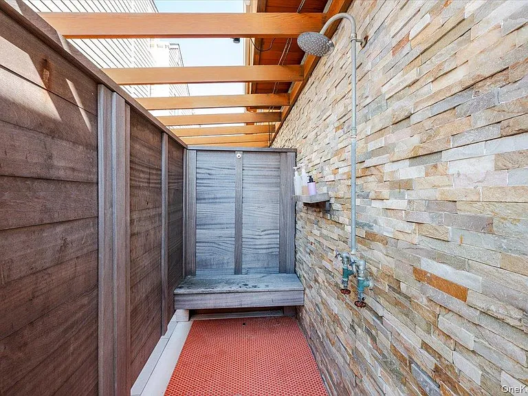 11 Michigan St — Photo 40