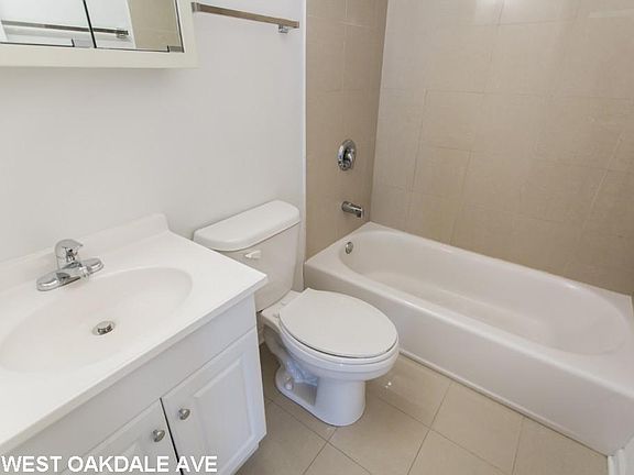 3rd image of 527 W Oakdale Ave #1402