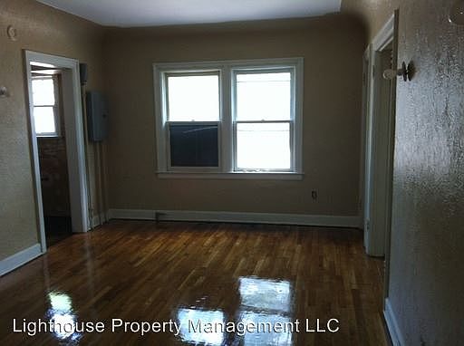 2nd image of 2114 Buchanan Ave SW