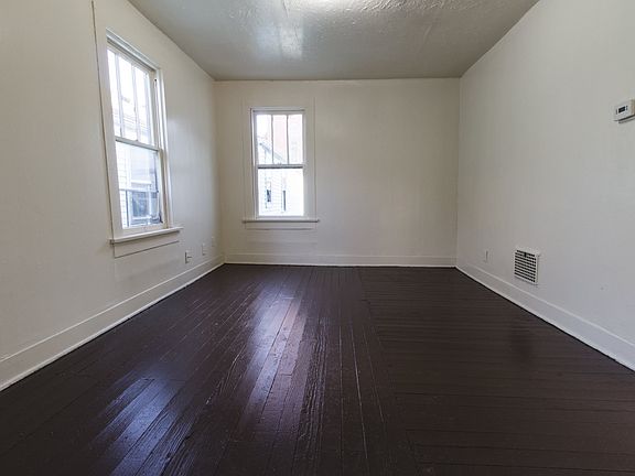 2nd image of 914 W Jefferson Blvd APT 3