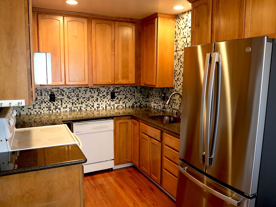 1st image of 1615 Hudson St #114