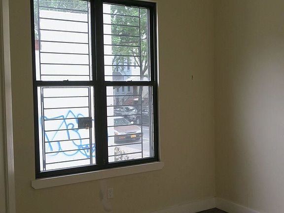 5th image of 565 Evergreen Ave #1BLB