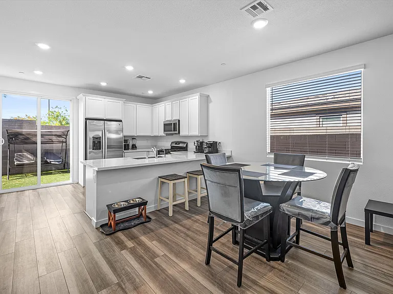 9446 Sequoia Ridge Ave — Photo 6