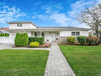 138 Claudy Lane, New Hyde Park, NY, 11040